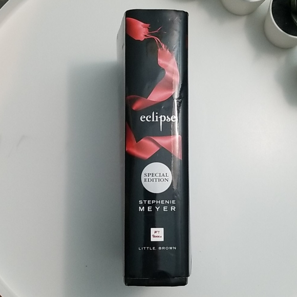 Twilight Eclipse Hardcover Book ❤ - Picture 3 of 8